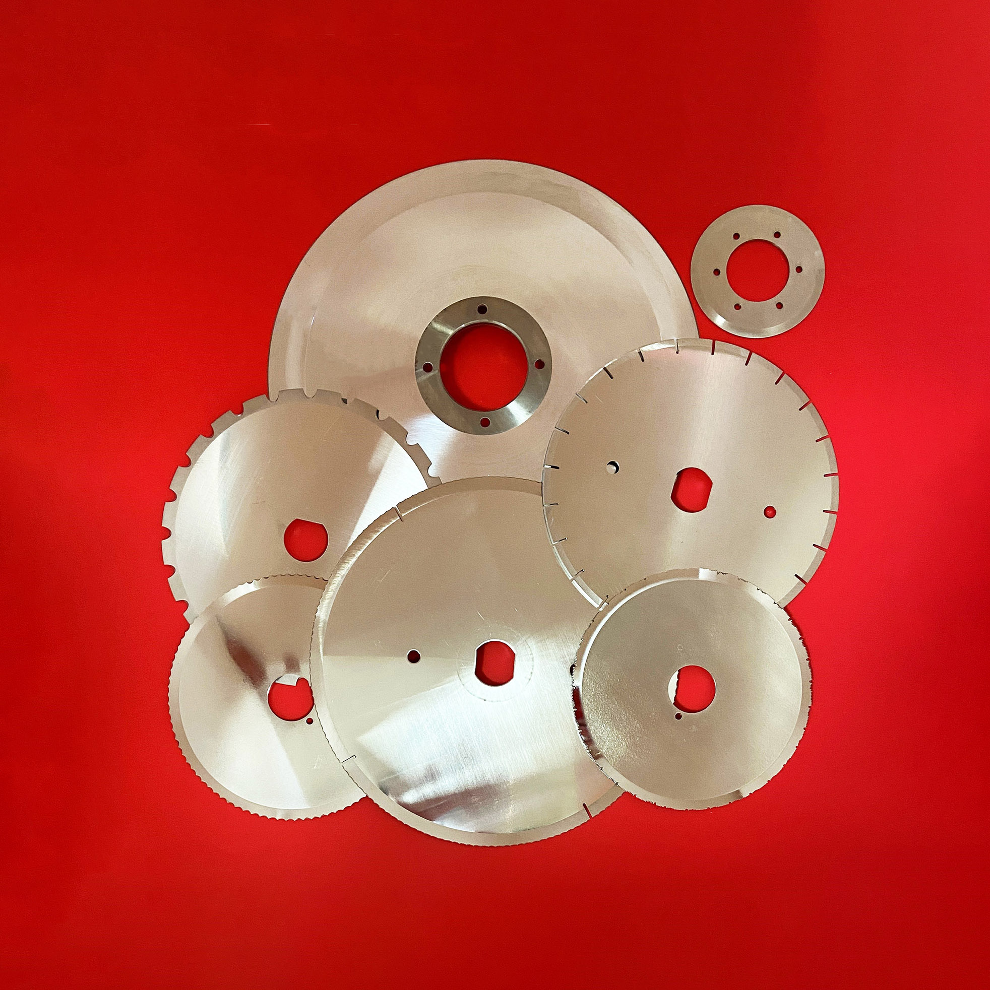 pèle mêle de couteaux circulaires